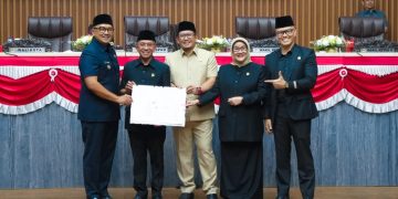 DPRD dan Pemkot Bandung menandatangani nota kesepakatan KUA-PPAS 2026 sebagai pedoman penyusunan APBD Kota Bandung tahun depan.