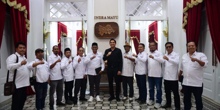 Peserta UKW perdana SMSI Indramayu mengikuti sesi pelatihan di Hotel Trisula Indramayu, 28 Oktober 2025.