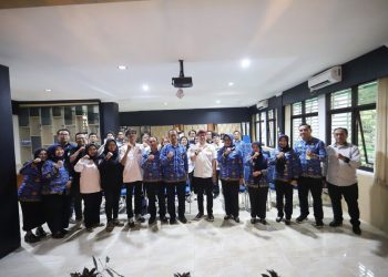 Anggota DPRD Bandung Andri Gunawan menghadiri pelantikan pengurus Karang Taruna Kecamatan Cicendo dan memberikan sambutan tentang pembinaan mental pemuda.