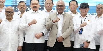 Jaksa Agung ST Burhanuddin menerima Ketua Umum PWI Pusat Akhmad Munir di Gedung Kejaksaan Agung, Jakarta, Kamis 13 November 2025.