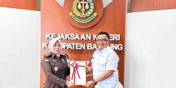 Kantah Kabupaten Bandung Serahkan Empat Sertipikat Aset Negara ke Kejaksaan Negeri, Wujudkan Tertib Administrasi Pertanahan