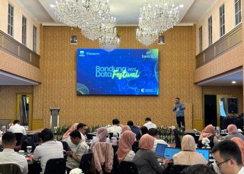 Diskominfo Kota Bandung membuka Bandung Data Festival 2025 yang menampilkan capaian EPSS 2024 dan apresiasi untuk pengelola data berprestasi.