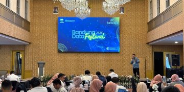 Diskominfo Kota Bandung membuka Bandung Data Festival 2025 yang menampilkan capaian EPSS 2024 dan apresiasi untuk pengelola data berprestasi.