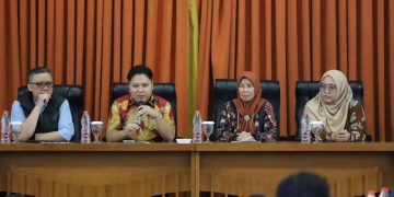 Ketua Komisi I DPRD Kota Bandung Radea Respati Paramudhita menyampaikan materi pembekalan SPIP di Hotel Savoy Homann.