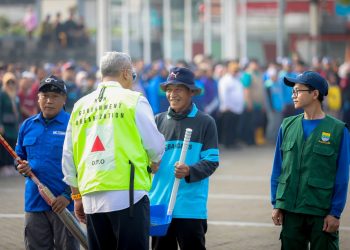 Ribuan Warga Kompak Bebersih Bandung, Wali Kota: Kebersihan Harus Jadi Gerakan Kolektif