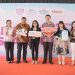 Meliana Sri Rahayu Widodo, Marketing Manager Fabric Conditioner Category WINGS Group Indonesia, Instansi Pemerintahan, Rani Wijaya, Corporate Communication GM, Tan Kok Kim, GM Modern Trade WINGS Group, Stella Eidelina, Marketing Manager Baby Happy Diapers, dan Elisabeth Fionna, Brand Representative Kodomo Baby dalam Program Sahabat Posyandu