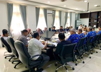 Pimpinan dan Anggota Komisi I DPRD Kota Bandung menerima audiensi dari Pengurus Cabang Kota Bandung Ikatan Apoteker Indonesia (IAI), di Ruang Rapat Komisi I DPRD Kota Bandung, Rabu, 17 Desember 2025. Robby/Humpro DPRD Kota Bandung.