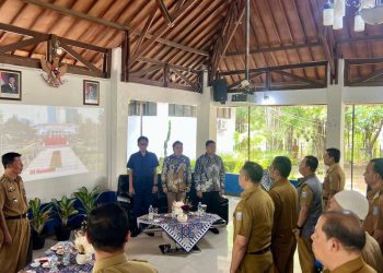 Pimpinan dan Anggota Komisi I DPRD Kota Bandung menjadi narasumber pada acara sosialisasi Perwal Nomor 47 Tahun 2025, di Aula Pendopo Kecamatan Gedebage, Selasa, 16 Desember 2025. Ariel/Humpro DPRD Kota Bandung.