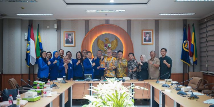 Pansus 14 DPRD Kota Bandung menerima audiensi Peradi DPC Kota Bandung terkait pembahasan raperda perilaku seksual berisiko