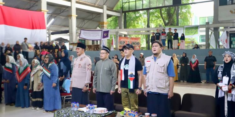 Pimpinan DPRD Kota Bandung Edwin Senjaya menghadiri pertunjukan Art For Palestine Air Mata Mata Air Gaza di Padepokan Mayang Sunda