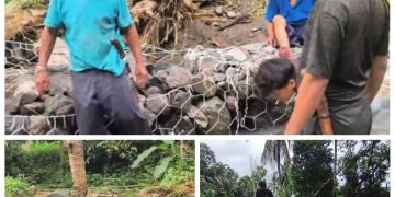 Warga Pojok Desa Cibuntu Kecamatan Simpenan Bergotong Royong Benahi Saluran Sungai
