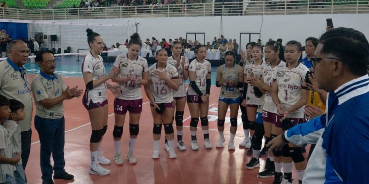 Pemain Bandung bjb Tandamata menjalani persiapan jelang laga melawan Jakarta Electric PLN pada seri Medan Proliga 2026.