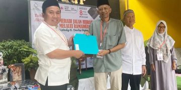 BAZNAS Jabar Salurkan 55 Paket Sembako untuk Marbot dan Guru Ngaji di Bandung
