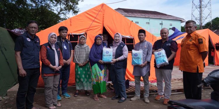 BRI Salurkan Bantuan Survival Kit bagi Korban Pergerakan Tanah di Kabupaten Sukabumi