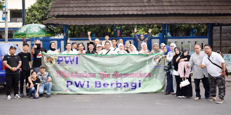 Delapan Tahun Berbagi, Pokja PWI Kota Bandung Salurkan Ribuan Takjil