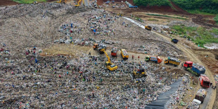 Pengangkutan Sampah Bandung Kembali Normal, DLH Targetkan Penumpukan di TPS Segera Teratasi