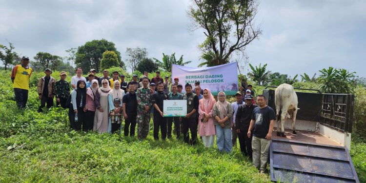 BAZNAS Jabar Salurkan 80 Paket Daging untuk Warga Desa Palasari Subang melalui Program Berbagi Daging Sampai Pelosok