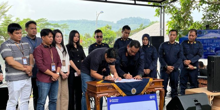 BRI Banjar Serahkan Mobil Ambulans untuk Lapas Banjar, Perkuat Sinergi dan Layanan Kesehatan