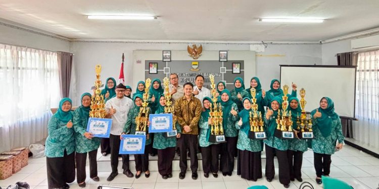 Edwin Senjaya Apresiasi Lomba Produk Unggulan UP2K PKK Kecamatan Regol Kota Bandung