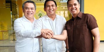 Bayu Umbara bersama Ridwan Ginanjar dan Teguh Panji Reza usai menyatakan kesepakatan menuju Musda KNPI Jawa Barat.