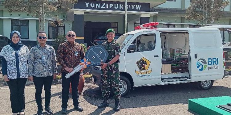 BRI Peduli Serahkan Ambulans untuk Yonzipur 3 Pangalengan