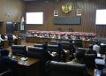 Komisi III DPRD Kota Bandung menggelar rapat kerja bersama DLH, Diskominfo, Dinas Damkar Matan, serta Dishub untuk membahas program prioritas, target kinerja, dan isu strategis Tahun Anggaran 2027, di Ruang Rapat Paripurna, Kamis, 15 Juli 2026. Rio/Humpro  DPRD Kota Bandung.