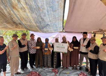 BAZNAS Jabar Salurkan Daging ke Warga Tasikmalaya Lewat Program Berbagi Hingga Pelosok