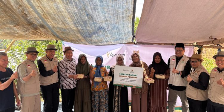 BAZNAS Jabar Salurkan Daging ke Warga Tasikmalaya Lewat Program Berbagi Hingga Pelosok